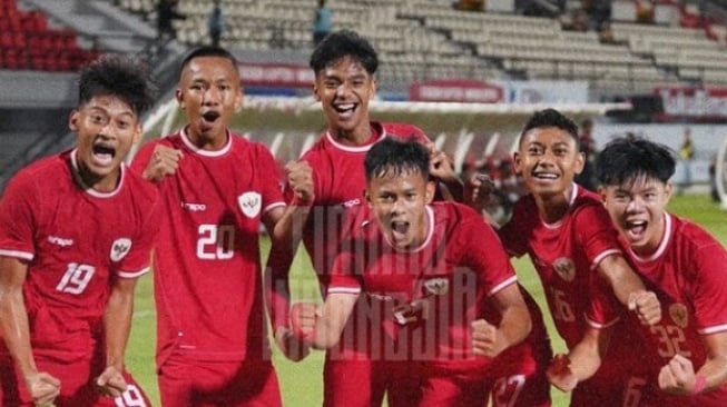 Timnas Indonesia U-17 sukses mengalahkan India U-17 dengan skor meyakinkan 3-1 pada laga uj coba, Minggu (25/8/2024). [x.com/TimnasIndonesia]