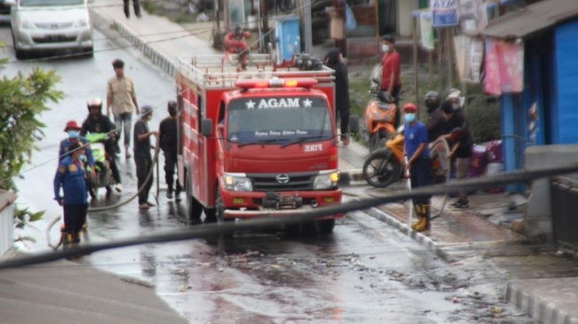 Hujan Abu Vulkanik Gunung Marapi Sumbar Landa Kecamatan Sungai Puar dan Canduang