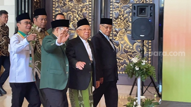 Wapres Ma'ruf Amin saat didampingi oleh Ketum PKB Muhaimin Iskandar alias Cak Imin di Muktamar PKB ke-VI di Nusa Dua, Bali. (Suara.com/Bagaskara)