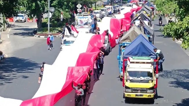 Tarif Melambung, Ratusan Truk Nyaris Lumpuhkan Jalan Ahmad Yani Surabaya