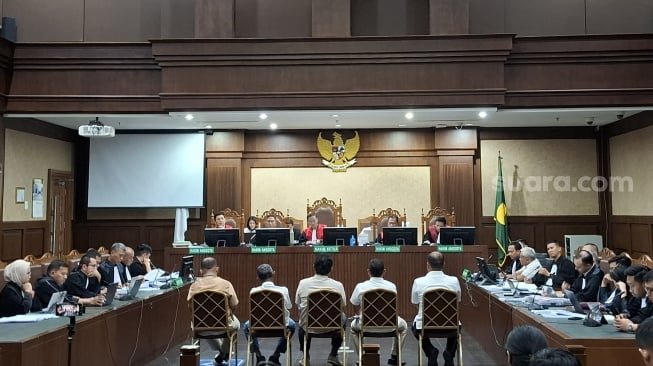 Jaksa Penuntut Umum (KPK) menghadirkan lima saksi dalam sidang pembuktian kasus dugaan dugaan korupsi pada pengelolaan tata niaga komoditas timah di wilayah Izin Usaha Pertambangan (IUP) di PT Timah Tbk tahun 2015-2022 dengan terdakwa Harvey Moeis. (Suara.com/Dea)