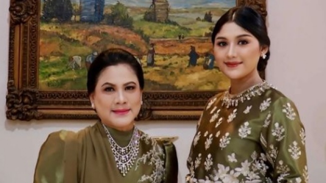 Iriana Jokowi dan Erina Gudono. [Instagram]