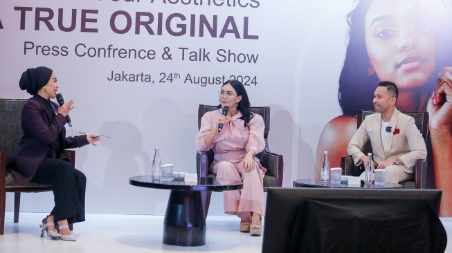 Rieke Diah Pitaloka menghadiri acara kecantikan bertajuk "Elevate Your Aesthetic and Be a True Original" di Jakarta, 24 Agustus 2024. [istimewa]