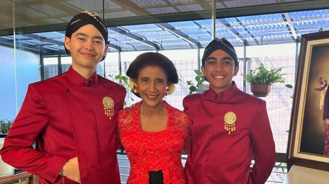 Susi Pudjiastuti bersama anak dan cucunya, Alvy Xavier dan Armand Hilmansyah (Instagram/susipudjiastuti115)