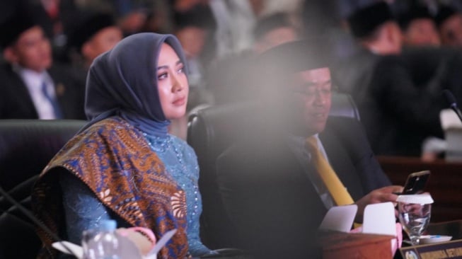 Anak Mantan Bupati Bogor, Nurunnisa Setiawan Jadi Wakil Rakyat Termuda, Iwan: Hati-hati