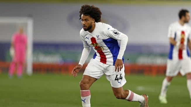 Pemain keturunan Indonesia, Jairo Riedewald saat masih membela klub Premier League, Crystal Palace. [Dok. AFP]