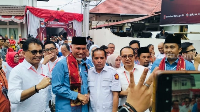 Sepi Pembeli, Pedagang Pasar Batang Kapas Pessel Mengadu ke Mahyeldi