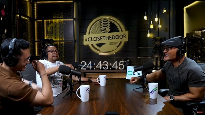 Podcast Deddy Corbuzier dengan bintang tamu Muhammad Qodari dan Raymond Chin (YouTube/Deddy Corbuzier)