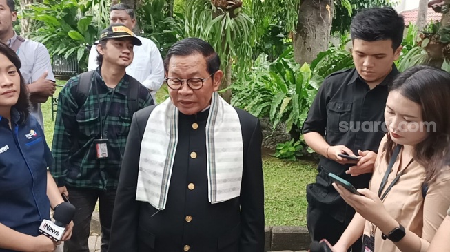 Menteri Sekretariat Kabinet (Menseskab), Pramono Anung mengaku siap mendaftarkan diri sebagai bakal calon gubernur Jakarta di KPU DKI Jakarta. (Suara.com/Bagaskara)