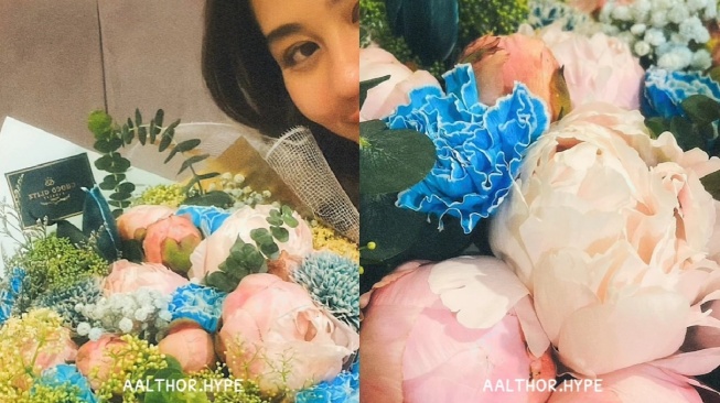 Kolase foto buket bunga peony dari Thariq Halilintar untuk Aaliyah Massaid. (TikTok/@aalthor.hype)