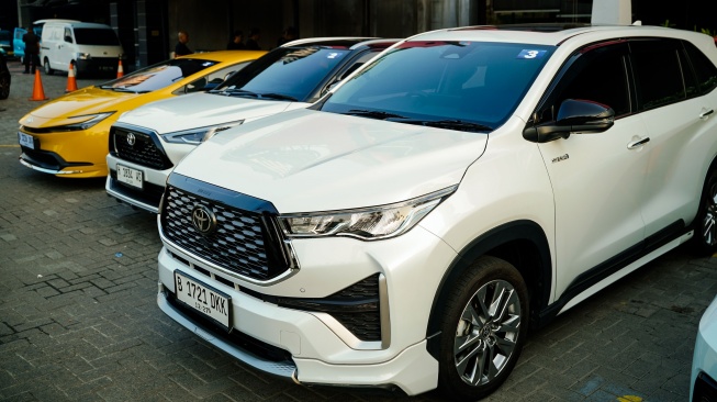 All New Toyota Prius HEV, All New Yaris Cross HEV dan All New Kijang Innova Zenix HEV terbukti irit dan tangguh dalam ajang Toyota Eco Journey – JTD Electrification Line Up 2024 yang menempuh rute Jakarta - Yogyakarta pada 26 - 28 Agustus 2024.