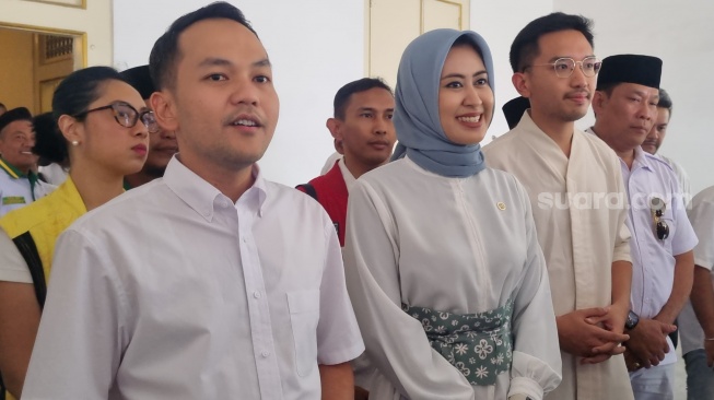 Didampingi Gusti Bhre, Hari Pendaftaran Respati Ardi-Astrid Widayani Punya Makna Besar, Apa Itu?