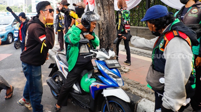 Aksi Para Ojol Sweeping Sesama Driver yang Masih Nekat Ambil Orderan