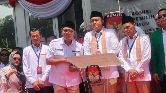 Calon Bupati Bogor Rudy Susmanto dan Calon Wakil Bupati Bogor Ade Ruhandi (Jaro Ade) [Egi/Suara.com]