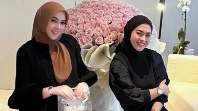 Pekerjaan Mentereng Adik Syahrini, Pantas Enteng Bolak-balik Jenguk Princess R di Singapura