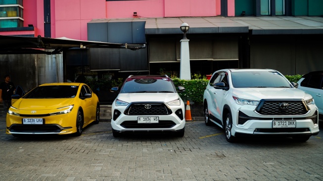 All New Toyota Prius HEV, All New Yaris Cross HEV dan All New Kijang Innova Zenix HEV terbukti irit dan tangguh dalam ajang Toyota Eco Journey – JTD Electrification Line Up 2024 yang menempuh rute Jakarta - Yogyakarta pada 26 - 28 Agustus 2024. [Dok TAM]