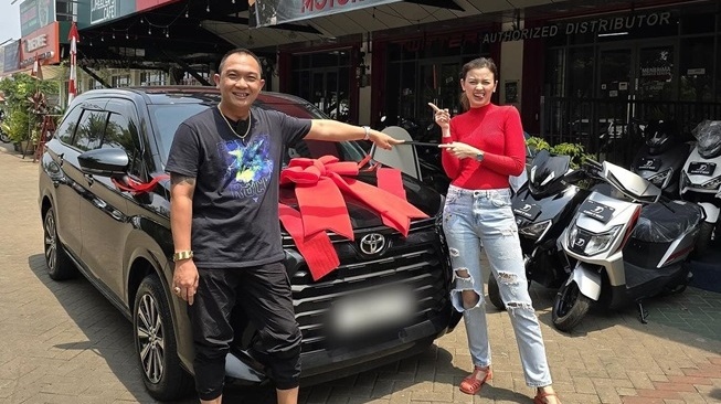 Kimberly Ryder diberi mobil baru oleh Jhon LBF (Instagram)