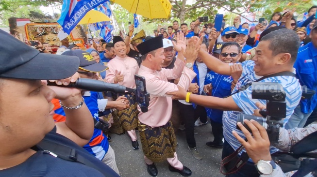 Diawali Ziarah ke Makam Pendiri Kota, Agung Nugroho-Markariuz Daftar Pilkada Pekanbaru