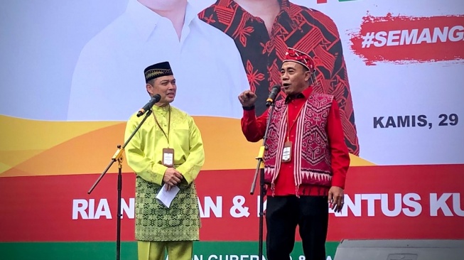 Ria Norsan-Krisantus Kurniawan Resmi Maju Pilgub Kalbar 2024: Kami Bukan Pasangan Minyak Angin!