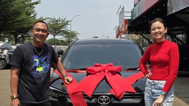 Kimberly Ryder diberi mobil baru oleh Jhon LBF (Instagram)