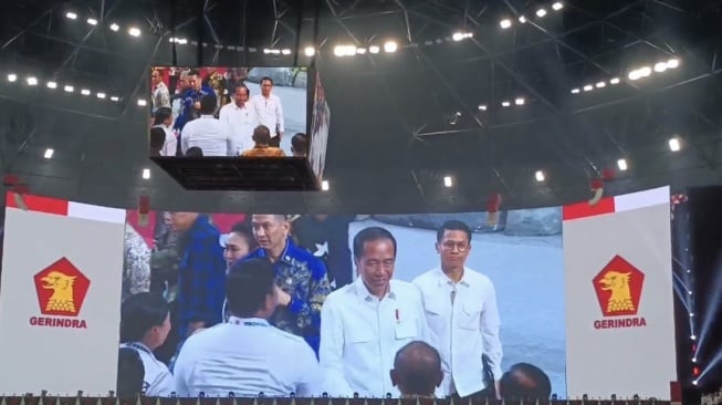 Jokowi-Ma'ruf Tiba di Acara Rapimnas Gerindra Bersama Ketua Umum Partai Politik KIM Plus