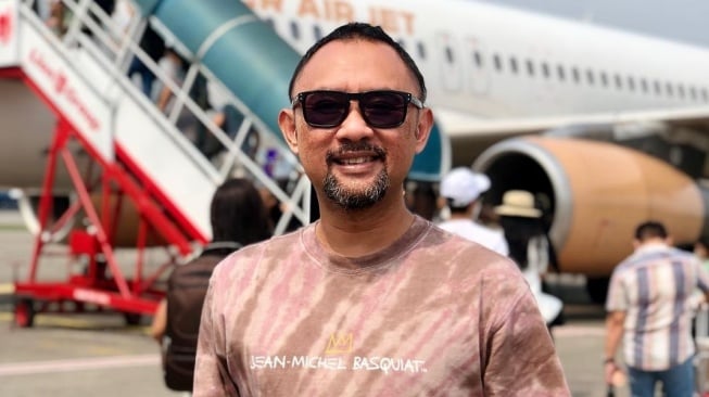 Komedian dan presenter, Ronal Surapradja yang maju dalam Pilgub Jabar sebagai calon wakil gubernur. (Instagram/@rocknal)