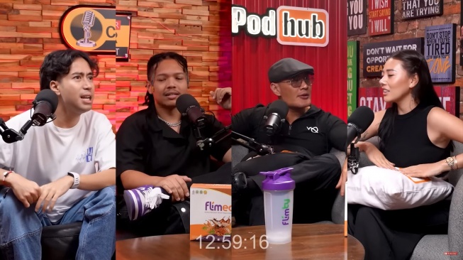 Potret acara Podhub yang dipadu Deddy Corbuzier dan Vidi Aldiano (YouTube/Deddy Corbuzier)