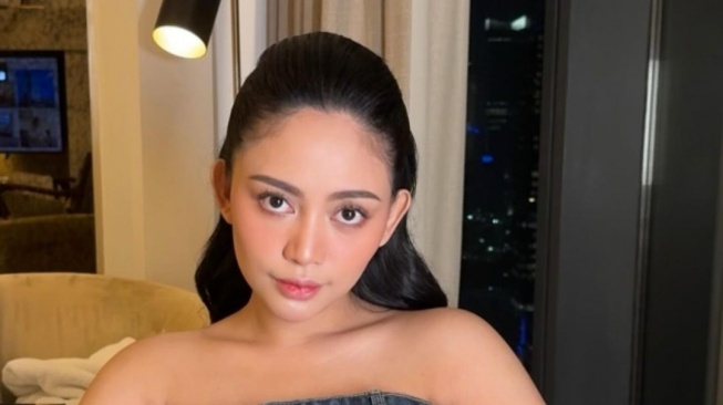 Tampil Cantik dengan Mini Dress, Rachel Vennya Diduga Habis Nangis