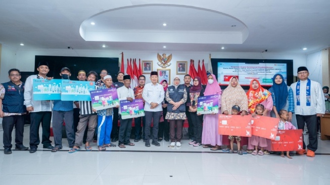 Bank DKI Distribusikan Bansos ke 221 Penerima di Kepulauan Seribu