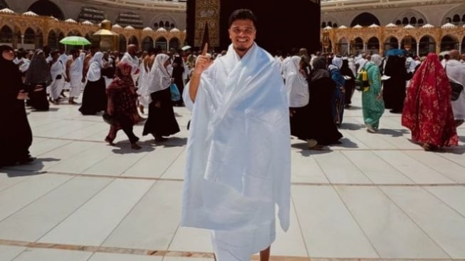 Ragnar Oratmangoen membagikan momen umrah jelang melawan Arab Saudi. [Instagram @0ratmangoen]