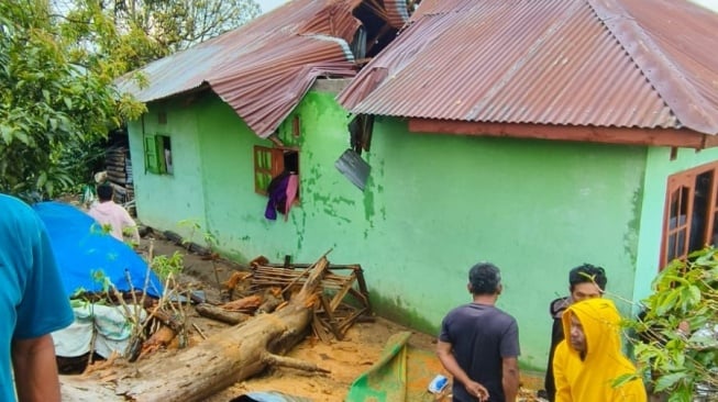 Puting Beliung Rusak 8 Rumah di Taput, 1 Warga Tewas