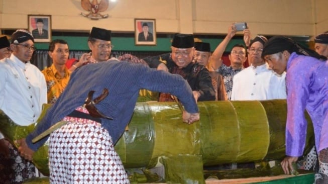 Berbagai Tradisi Rabu Pungkasan di Bantul dan Gunungkidul, Kirab Lemper Raksasa Hingga Konsumsi Sayur 7 Jenis