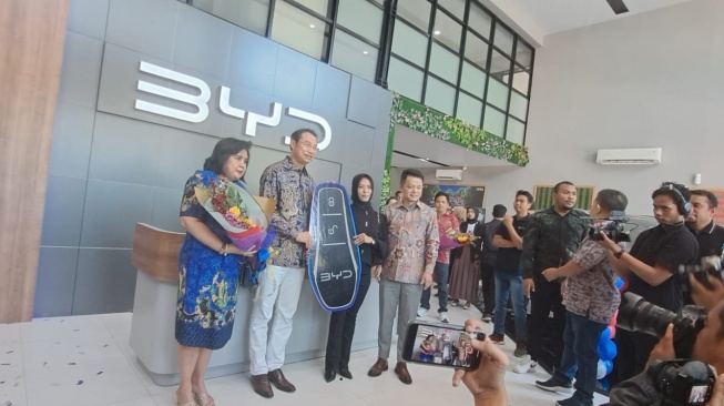 Dealer BYD Haka Karebosi diresmikan di Makassar, Sulawesi Selatan, pada 1 September 2024. [Dok BYD]