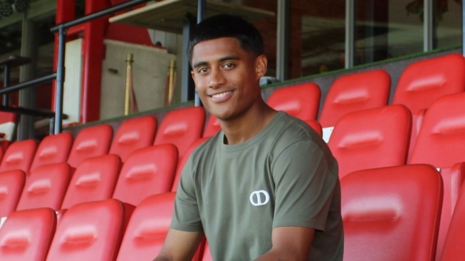 Pemain keturunan Indonesia, Mauresmo Hinoke pindah dari FC Dordrecht untuk bergabung dengan sesama klub kasta kedua Liga Belanda (Eerste Divisie), Top Oss. [Dok. Instagram/@toposs]