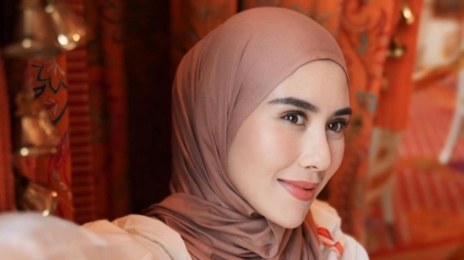 Pengakuan Syahnaz Sadiqah Usai Putuskan Berhijab: Nyaman dan Sayang Dilepas