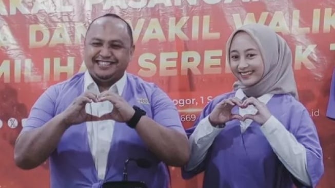 Didukung PKS dan Partai Ummat, Atang Trisnanto Didampingi Gadis Usia 24 Tahun, Ini Sosoknya