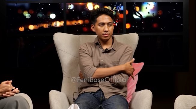 Potret Iqbal Ramadhan saat menjadi bintang tamu di konten YouTube Feni Rose (YouTube/Feni Rose Official)