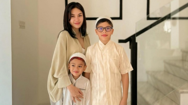 Cari Pengganti Lolly? Nikita Mirzani Mendadak Ingin Adopsi Bayi Perempuan Bule