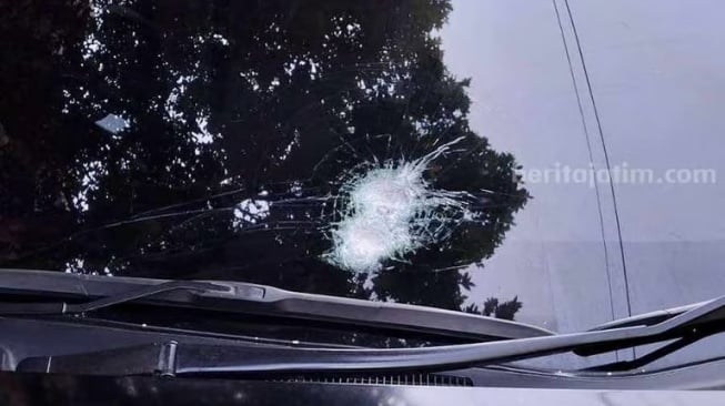 Kronologi Mobil Bacabup Pasuruan Gus Mujib Dilempar Batu: Terdengar Suara Benturan Keras