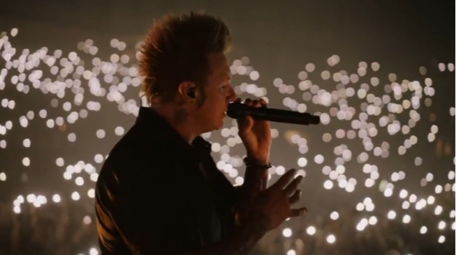 Pesan Kepedulian dalam Lagu Bertajuk Leave a Light on oleh Papa Roach