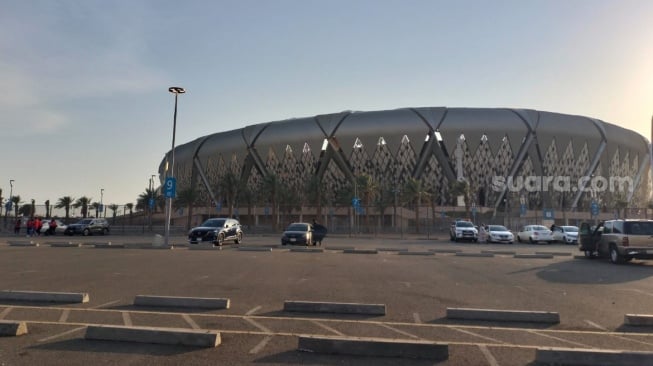 Suporter Indonesia yang berangkat dari Madinah menuju Jeddah, menonton langsung laga Arab Saudi vs Timnas Indonesia di Stadion King Abdullah Sports City, Jumat (6/9) dinihari WIB. [Istimewa]