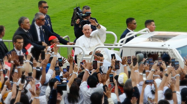 Vival Il Papa! Sukacita 87.00 Ribu Umat Katolik Sambut Paus Fransiskus di GBK