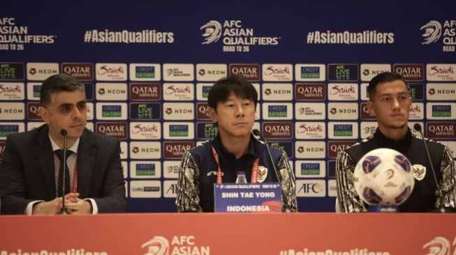 Shin Tae-yong saat hadiri konferensi pers timnas Indonesia melawan Arab Saudi. (Dok. PSSI)