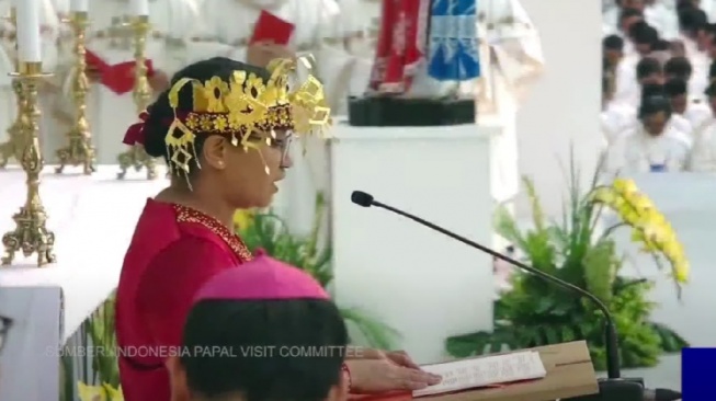 Doa umat dengan berbagai bahasa daerah (Indonesia Papal Visit Committee)