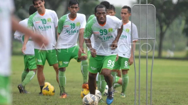 Resmi! Mantan Pemain Persebaya Bela Manchester United, Intip Statistiknya