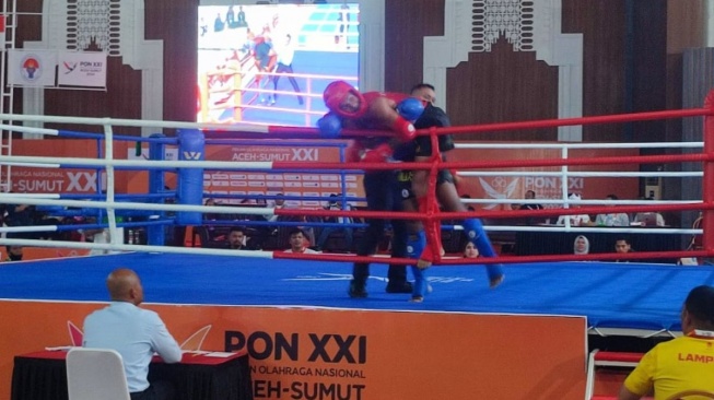 Atlet Muaythai Lampung Dilarikan ke RS Usai Kena KO di PON XXI