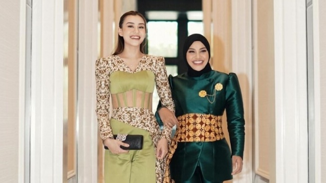 Gaya Kompak Aurel Hermansyah dan Aaliyah Massaid (Instagram)