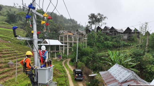 Hari Pelanggan Nasional, PLN Hadirkan Listrik 24 Jam Bagi Warga 25 Desa di Sulsel