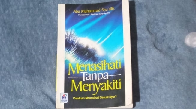 Tata Cara Beri Nasihat pada Orang Lain Lewat Buku Menasihati Tanpa Menyakiti