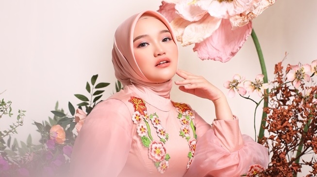 Simbol Metamorfosa, Nabila Ellisa Lepas Lagu Pop Bertajuk 'Hebat Di Matamu'